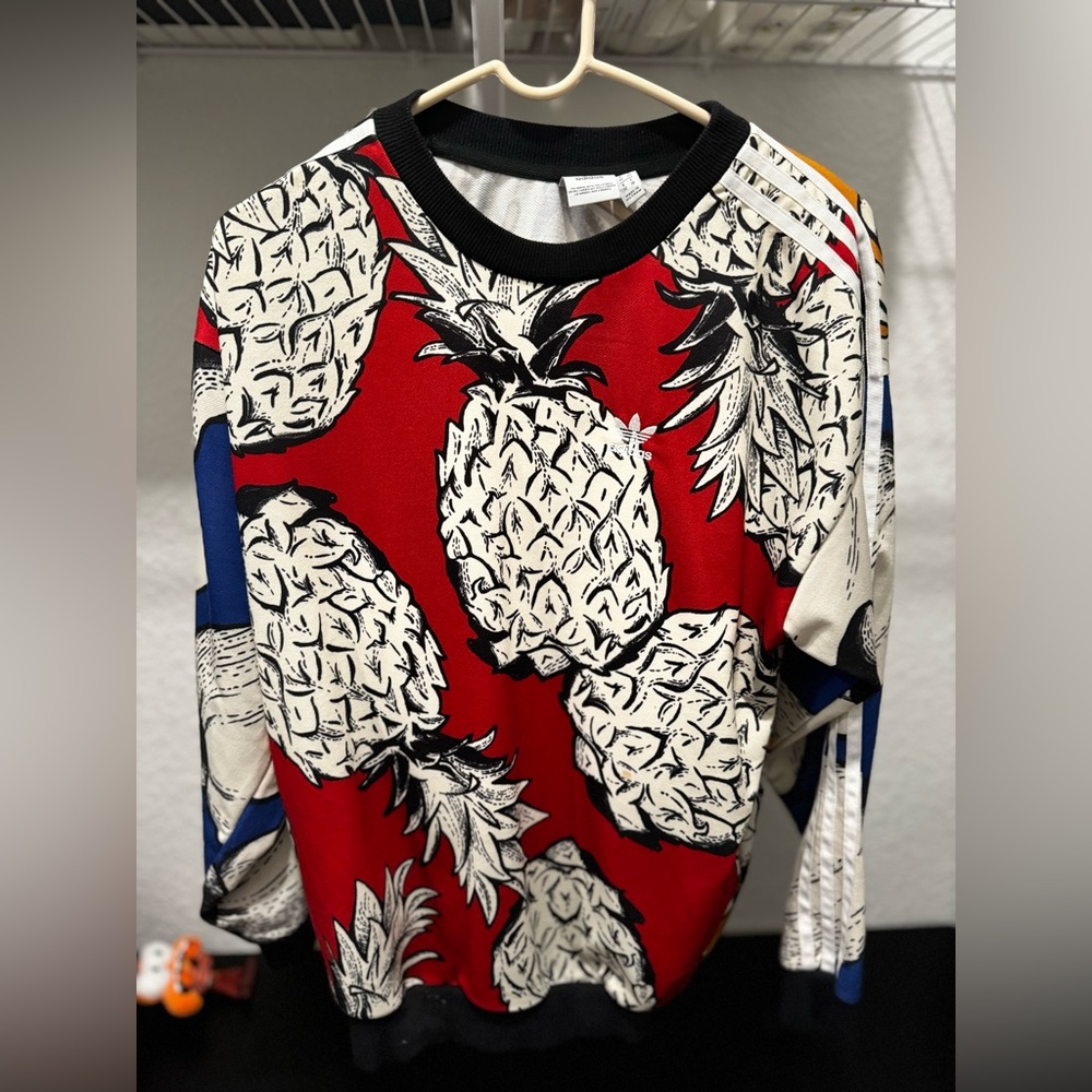 Adidas Womens Multicolor
Graphic Printed Long Sleeve Boyfriend
Sweater XS